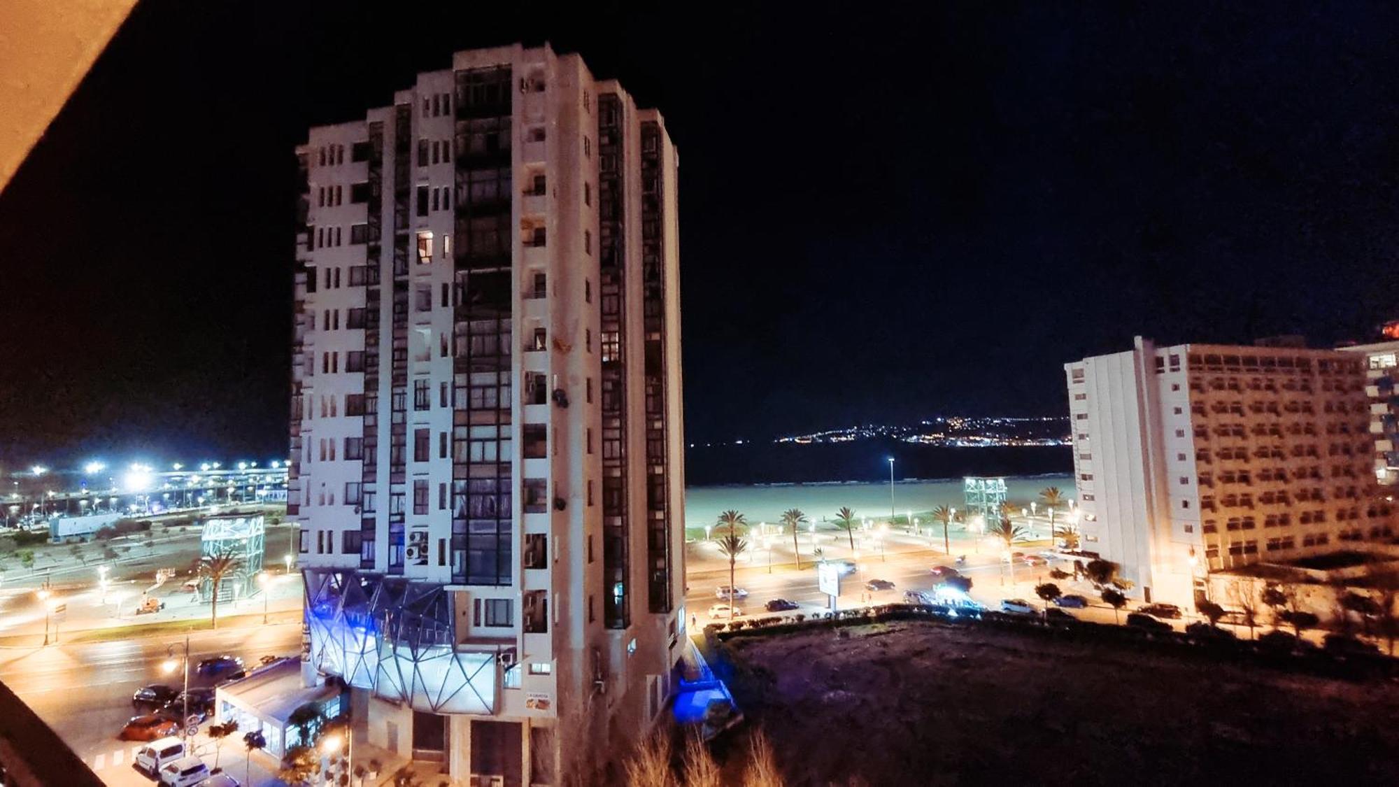Luxury Sea And Marina View Apartment Танжер Екстериор снимка